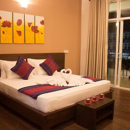 The Suite 262 Негомбо Экстерьер фото