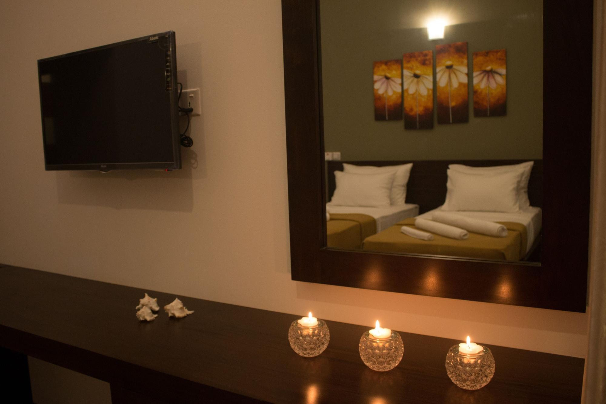 The Suite 262 Негомбо Экстерьер фото