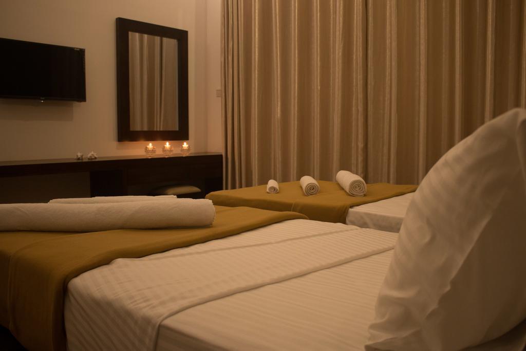 The Suite 262 Негомбо Экстерьер фото